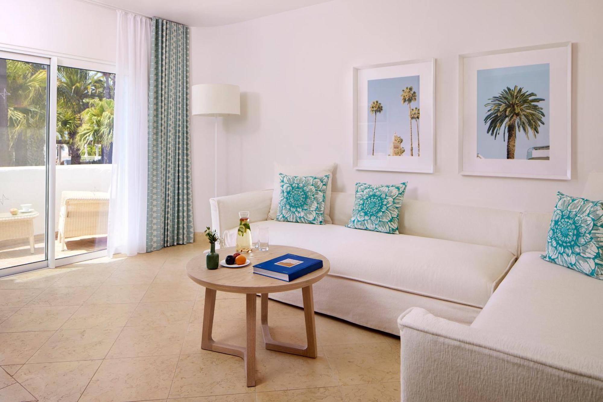 Vila Vita Parc Армасан-де-Пера Екстер'єр фото A living room at the Four Seasons Resort Palm Beach