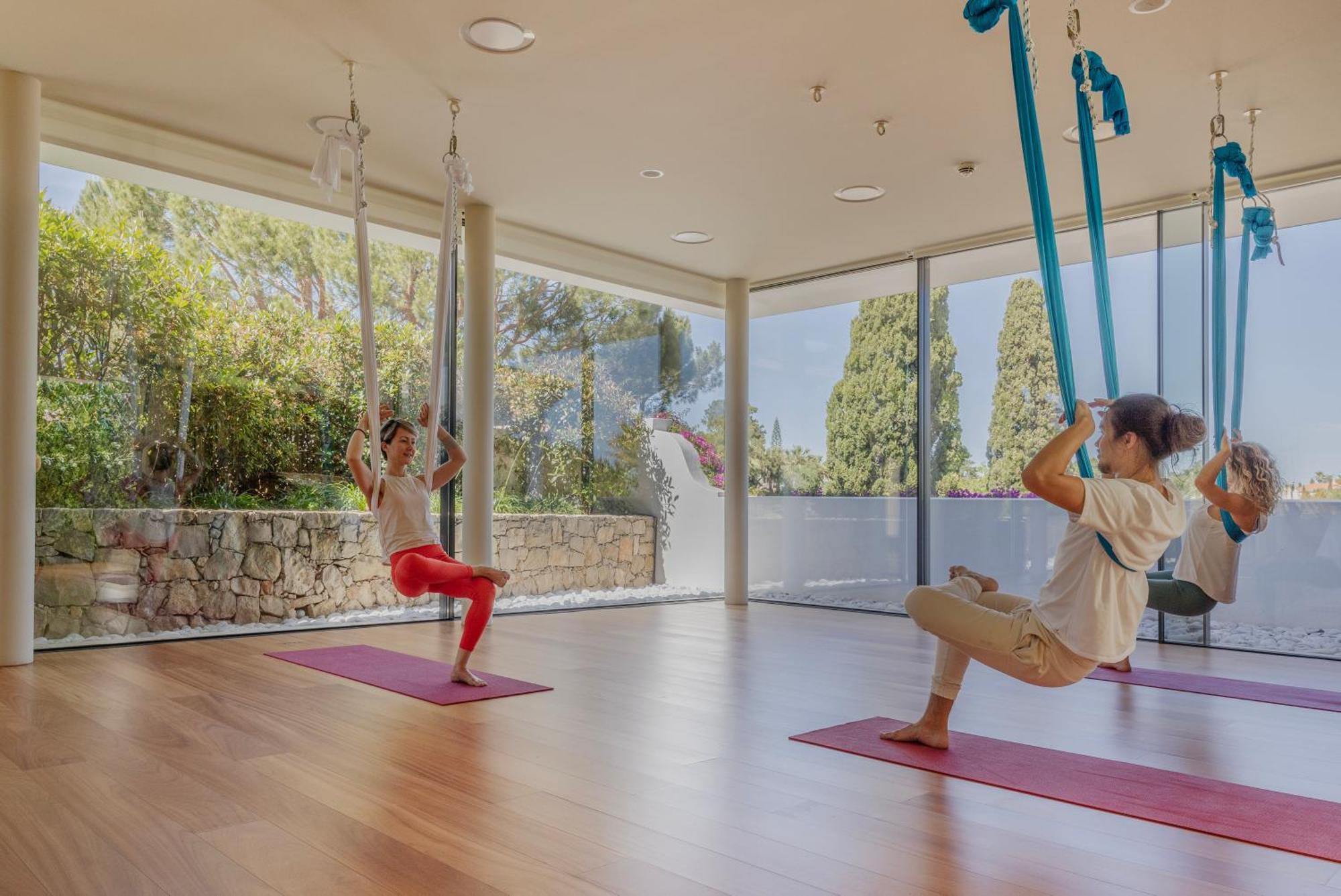 Vila Vita Parc Армасан-де-Пера Екстер'єр фото Aerial yoga at the B.A.S.F. Wellness Center